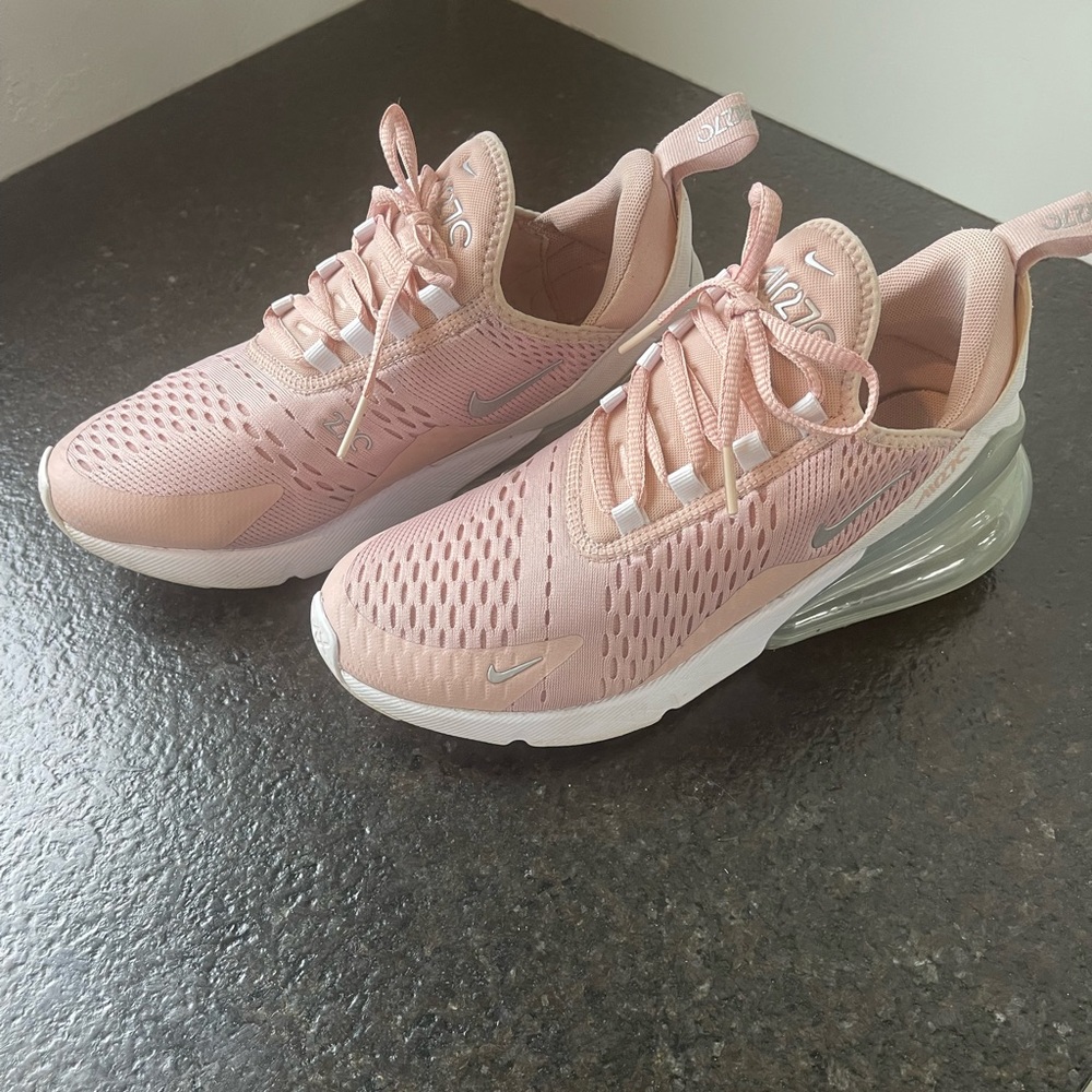 Nike Air Max 270